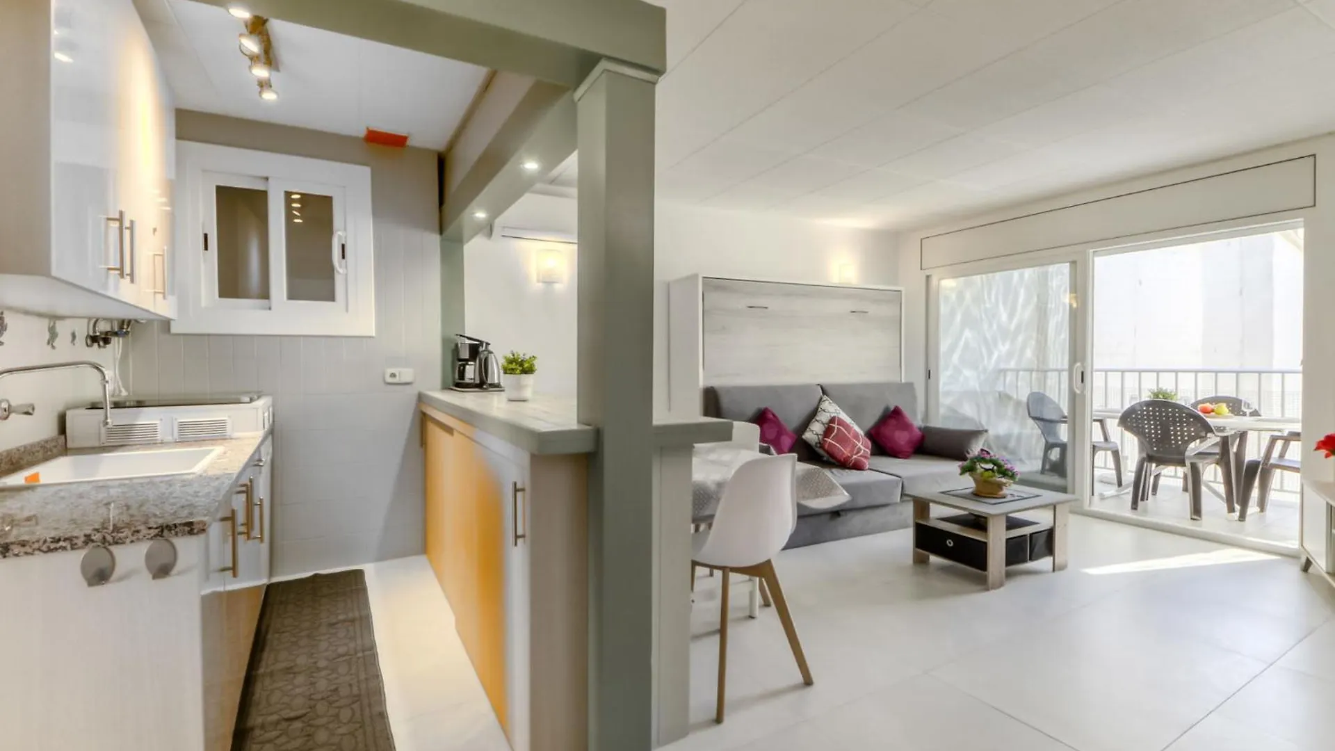 Apartment Las Palmeras By Interhome Roses